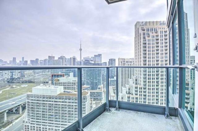 2711 - 215 Fort York Blvd, Condo with 2 bedrooms, 1 bathrooms and 1 parking in Toronto ON | Image 6