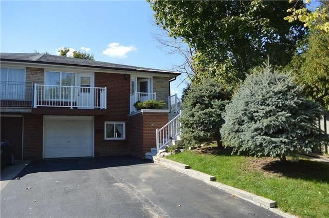 3642 Broomhill Cres, House semidetached with 3 bedrooms, 2 bathrooms and 4 parking in Mississauga ON | Image 1
