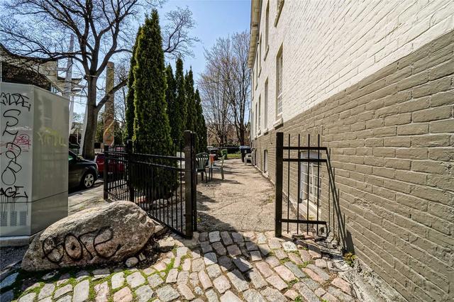 unit 2 - 540 Spadina Cres, House detached with 4 bedrooms, 2 bathrooms and 0 parking in Toronto ON | Image 25