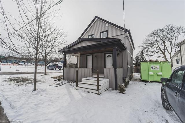 1 Bessey Street, Home with 3 bedrooms, 0 bathrooms and null parking in St. Catharines ON | Image 2