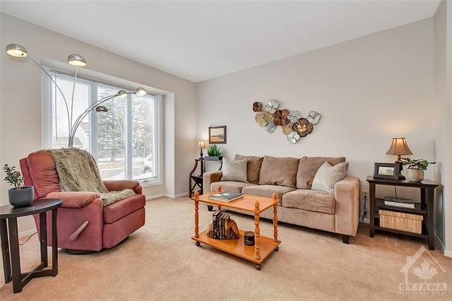 1928 Colorado Lane, Townhouse with 3 bedrooms, 2 bathrooms and 1 parking in Ottawa ON | Image 2