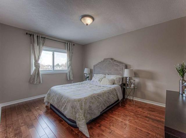 32 Lena Cres, House detached with 3 bedrooms, 4 bathrooms and 3 parking in Cambridge ON | Image 20