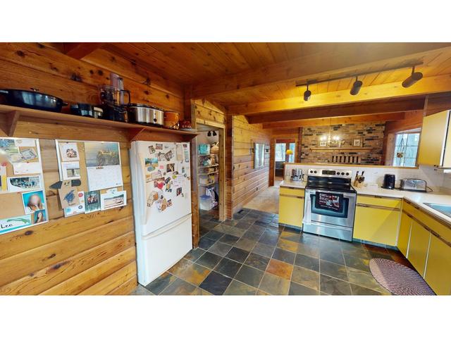 861 New Lake Road, House detached with 3 bedrooms, 3 bathrooms and null parking in East Kootenay C BC | Image 23