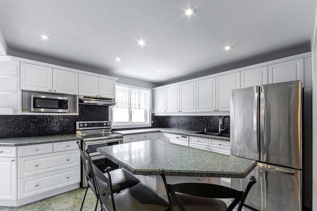 101 - 2145 Sherobee Rd, Townhouse with 3 bedrooms, 2 bathrooms and 2 parking in Mississauga ON | Image 3