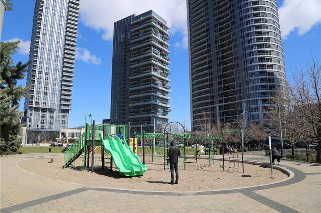 1518 - 135 Village Green Sq, Condo with 2 bedrooms, 2 bathrooms and 1 parking in Toronto ON | Image 8