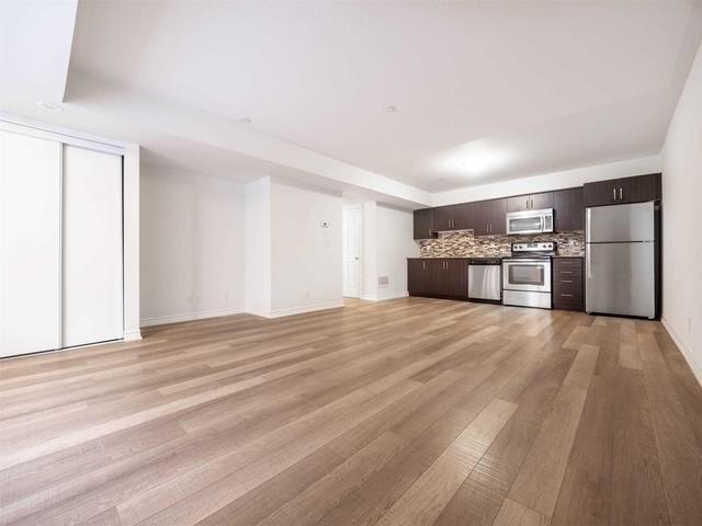 60 - 130 Twenty Fourth St, Townhouse with 2 bedrooms, 2 bathrooms and 1 parking in Toronto ON | Image 3