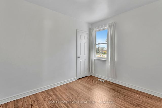 92 East 43rd St, House detached with 3 bedrooms, 2 bathrooms and 3 parking in Hamilton ON | Image 6