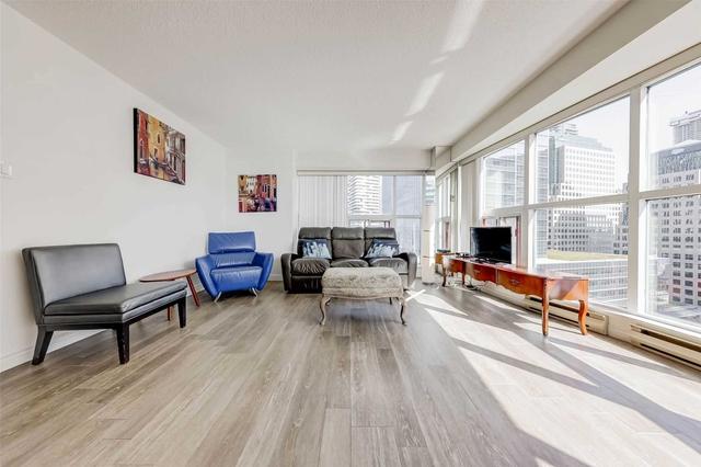 1602 - 77 Harbour Sq, Condo with 2 bedrooms, 2 bathrooms and 1 parking in Toronto ON | Image 12