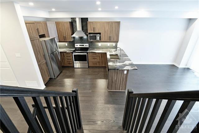 323 Lysander Place, Home with 4 bedrooms, 4 bathrooms and 3 parking in Ottawa ON | Image 10