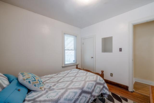 62 Elgin St, House detached with 2 bedrooms, 2 bathrooms and 2 parking in London ON | Image 3