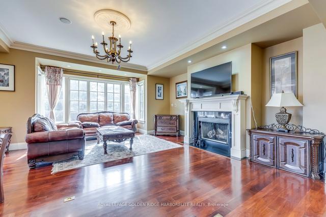 376 Lakeshore Rd W, House detached with 3 bedrooms, 4 bathrooms and 6 parking in Oakville ON | Image 2
