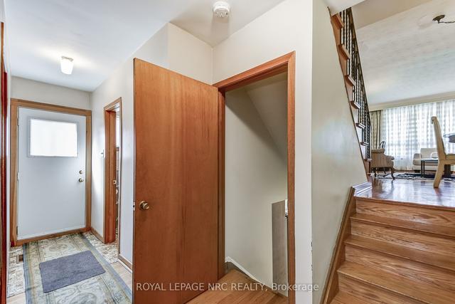 49 Graystone Gdns, House semidetached with 4 bedrooms, 3 bathrooms and 4 parking in Toronto ON | Image 11