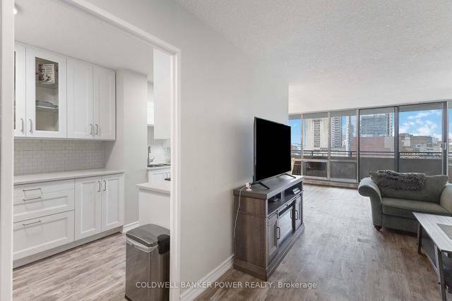 604 - 389 Dundas St, Condo with 1 bedrooms, 1 bathrooms and 1 parking in London ON | Image 2