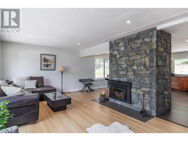 7870 Falcon Road, House detached with 3 bedrooms, 2 bathrooms and 12 parking in Central Okanagan BC | Image 4