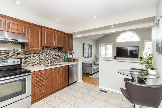 136 Bunchberry Way, House detached with 3 bedrooms, 3 bathrooms and 4 parking in Brampton ON | Image 3