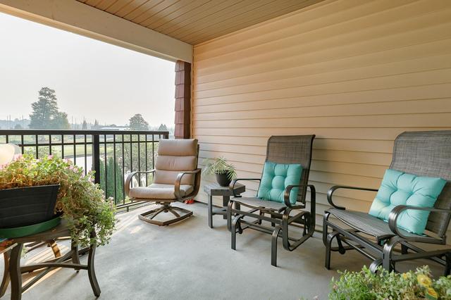 202 - 19677 Meadow Gardens Way, Condo with 2 bedrooms, 2 bathrooms and 1 parking in Pitt Meadows BC | Image 4