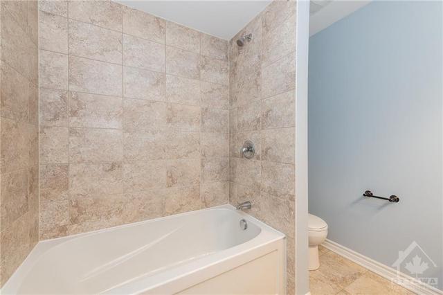 302 Song Sparrow Street, Townhouse with 3 bedrooms, 3 bathrooms and 2 parking in Ottawa ON | Image 18
