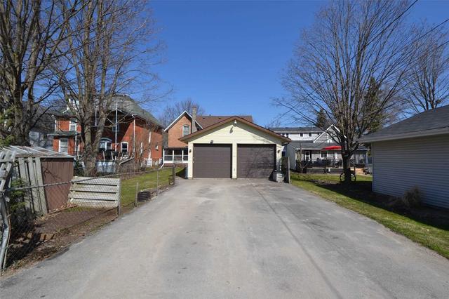 321 Main St E, House detached with 3 bedrooms, 2 bathrooms and 10 parking in Shelburne ON | Image 11