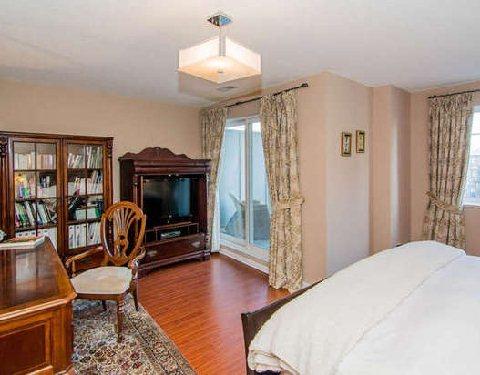 809 Grandview Way, Townhouse with 4 bedrooms, 3 bathrooms and 1 parking in Toronto ON | Image 6