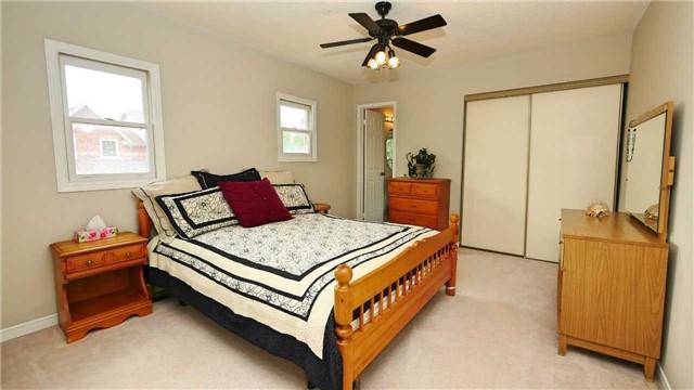 866 Playter Cres, Townhouse with 3 bedrooms, 3 bathrooms and 1 parking in Newmarket ON | Image 12