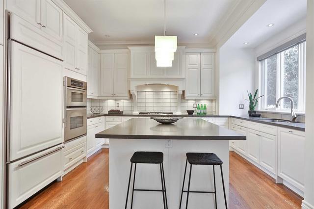 208 Moore Ave, House detached with 3 bedrooms, 5 bathrooms and 2 parking in Toronto ON | Image 36