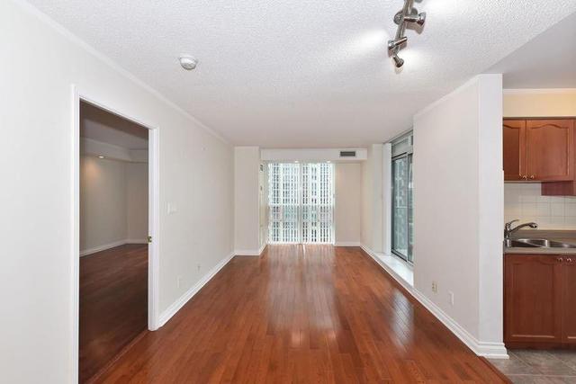 Lph07 - 7 Michael Power Pl, Condo with 2 bedrooms, 2 bathrooms and 1 parking in Toronto ON | Image 3