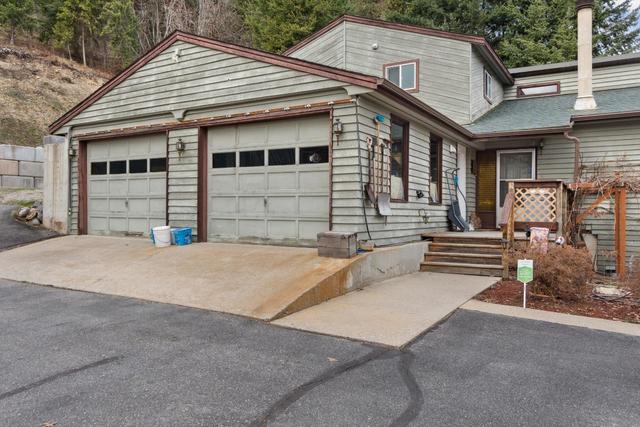 1176 Marshall Road, House detached with 4 bedrooms, 3 bathrooms and 5 parking in Central Kootenay J BC | Image 3