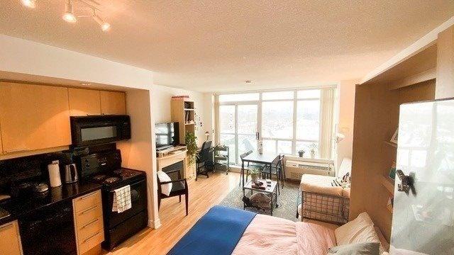uph11 - 19 Avondale Ave, Condo with 0 bedrooms, 1 bathrooms and 1 parking in Toronto ON | Image 2