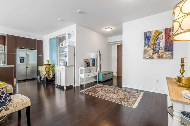 7105 - 388 Yonge St, Condo with 3 bedrooms, 2 bathrooms and 1 parking in Toronto ON | Image 6