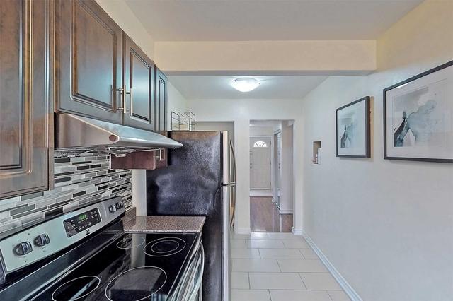 37 - 37 Fleetwood Cres, Townhouse with 3 bedrooms, 2 bathrooms and 2 parking in Brampton ON | Image 9