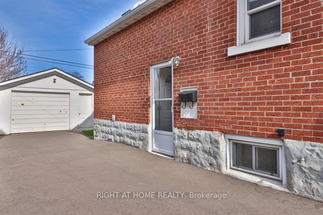 160 Rodgers Rd, House detached with 2 bedrooms, 2 bathrooms and 4 parking in Hamilton ON | Image 12