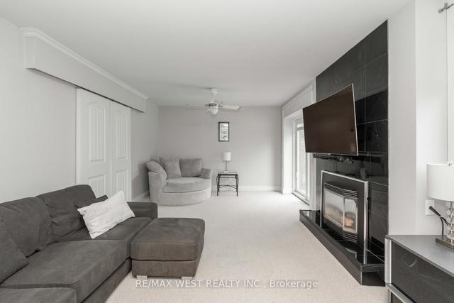 111 Poynter Dr, House detached with 4 bedrooms, 2 bathrooms and 6 parking in Toronto ON | Image 16