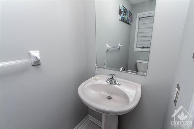 829 Percifor Way, Townhouse with 3 bedrooms, 3 bathrooms and 3 parking in Ottawa ON | Image 3