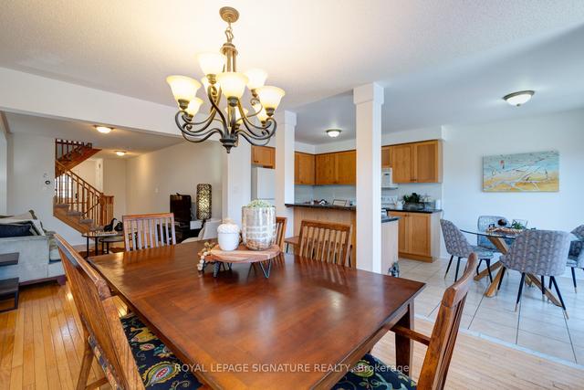 17 Vessel Cres, House detached with 3 bedrooms, 3 bathrooms and 2 parking in Toronto ON | Image 3