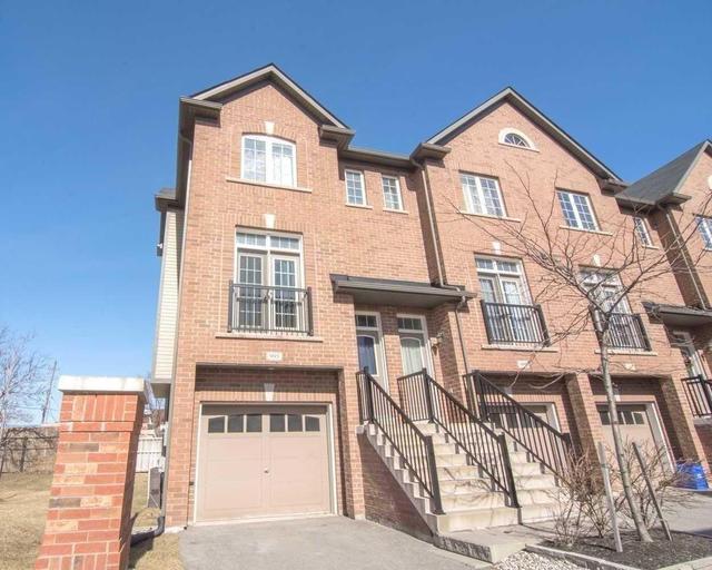 995 Reimer Common, House attached with 3 bedrooms, 2 bathrooms and 1 parking in Burlington ON | Image 1