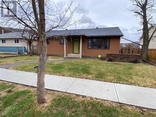 9623 86 Avenue, House detached with 3 bedrooms, 1 bathrooms and 4 parking in Peace River AB | Card Image