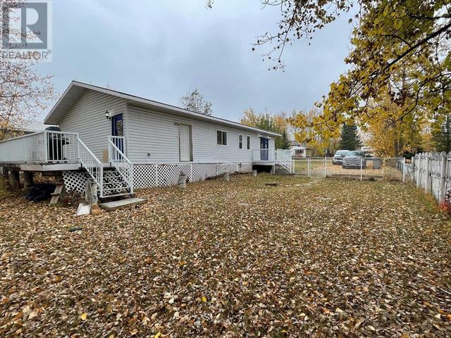 4423 E 53 Avenue, House detached with 3 bedrooms, 2 bathrooms and null parking in Northern Rockies BC | Image 4