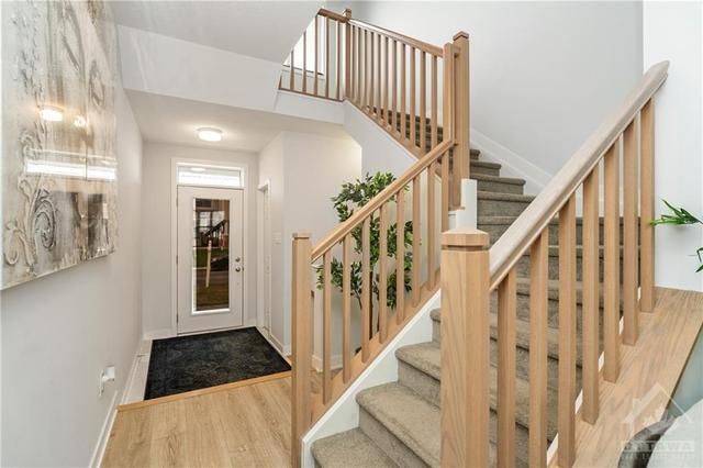 2172 Winsome Terrace, Townhouse with 3 bedrooms, 3 bathrooms and 3 parking in Ottawa ON | Image 2