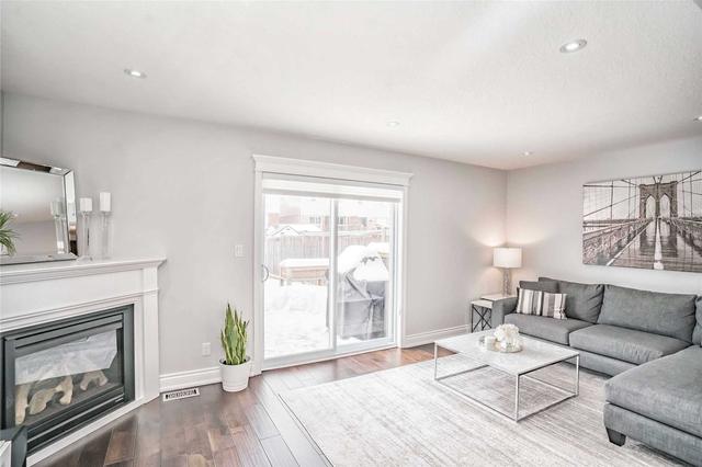 26 Couling Cres, House attached with 3 bedrooms, 3 bathrooms and 2 parking in Guelph ON | Image 4