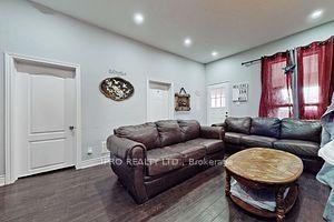 22 Jessie St, House detached with 3 bedrooms, 3 bathrooms and 2 parking in Brampton ON | Image 6