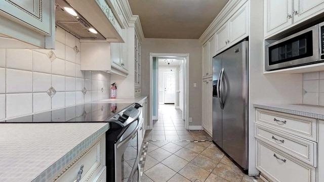 27 Waltham Dr, House detached with 3 bedrooms, 2 bathrooms and 5 parking in Toronto ON | Image 11