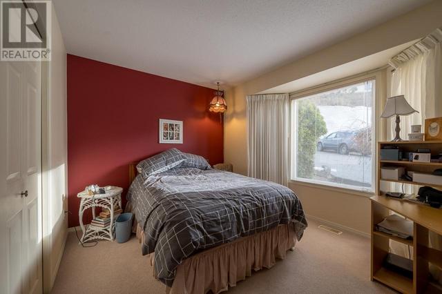 3 - 2022 Pacific Way, House attached with 3 bedrooms, 3 bathrooms and null parking in Kamloops BC | Image 9