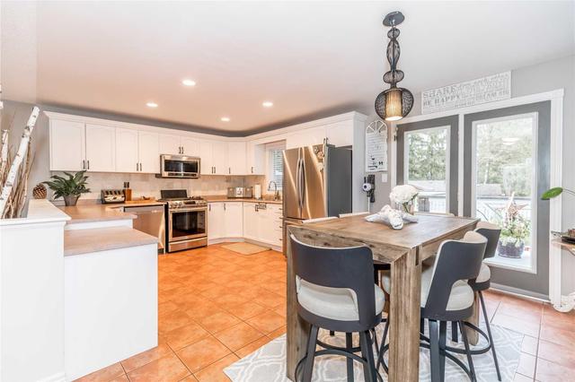 739 Happy Vale Dr, House detached with 2 bedrooms, 3 bathrooms and 4 parking in Innisfil ON | Image 3