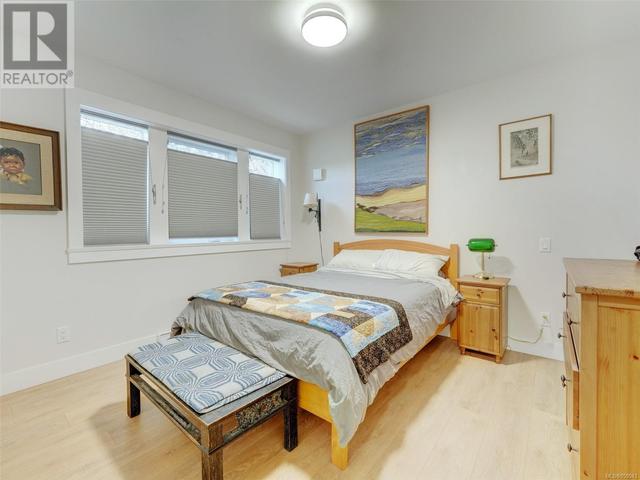 1 - 1146 Caledonia Ave, Condo with 2 bedrooms, 1 bathrooms and 1 parking in Victoria BC | Image 13