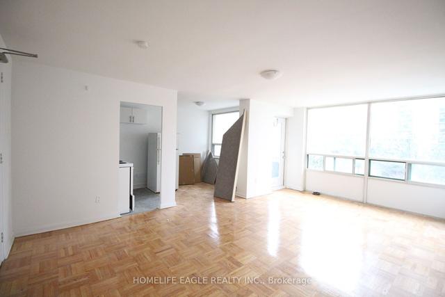 305 - 77 Erskine St, Condo with 2 bedrooms, 1 bathrooms and 1 parking in Toronto ON | Image 4