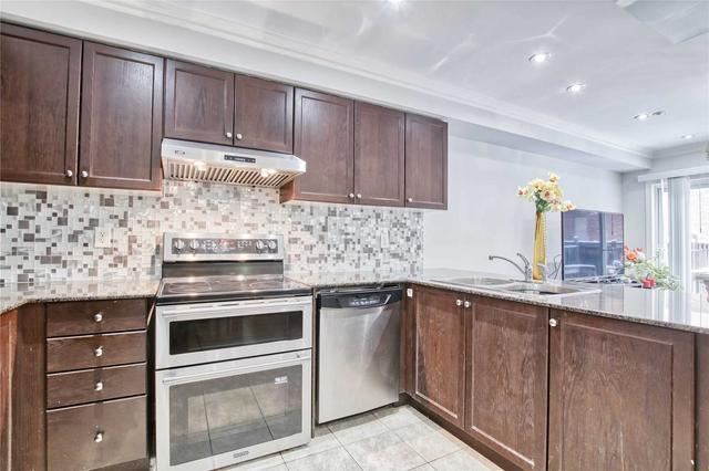 125 Amulet Cres, House attached with 3 bedrooms, 4 bathrooms and 3 parking in Richmond Hill ON | Image 6