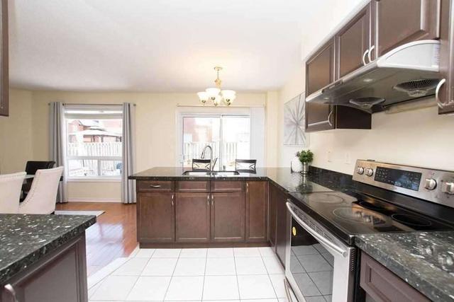 7120 Magistrate Terr, House semidetached with 3 bedrooms, 3 bathrooms and 5 parking in Mississauga ON | Image 5