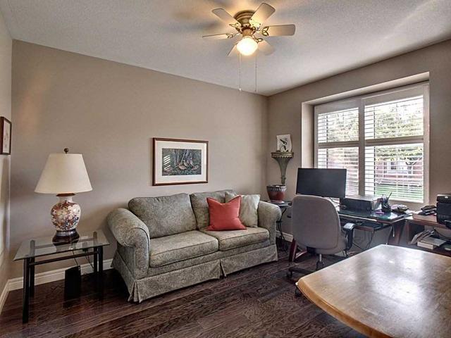 19 - 15 Cobden Crt, Townhouse with 2 bedrooms, 1 bathrooms and 2 parking in Brantford ON | Image 16