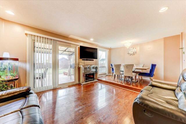 295 Burrows Hall Blvd, House semidetached with 3 bedrooms, 2 bathrooms and 2 parking in Toronto ON | Image 35