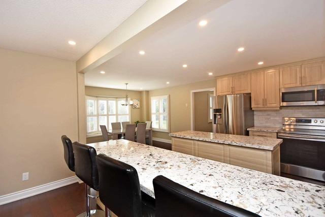 30 Ravinder Crt, House detached with 5 bedrooms, 4 bathrooms and 12 parking in Brampton ON | Image 4